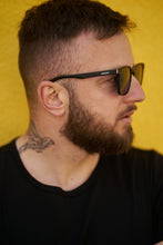 Load image into Gallery viewer, Leo - Black/Light Smoke ليو - اسود/دخاني فاتح