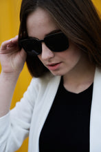 Load image into Gallery viewer, Leo - Black/Light Smoke ليو - اسود/دخاني فاتح