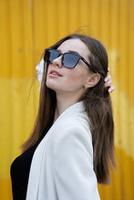 Load image into Gallery viewer, Leo - Black/Light Smoke ليو - اسود/دخاني فاتح