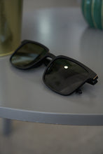 Load image into Gallery viewer, Leo - Black/Light Smoke ليو - اسود/دخاني فاتح