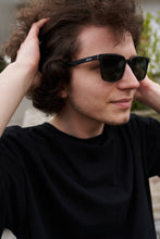 Load image into Gallery viewer, Leo -Black/Smoke ليو - اسود/دخاني