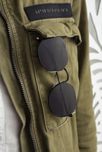 Load image into Gallery viewer, Parade - Black / Smoke باريد- اسود / دخاني