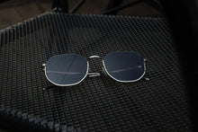 Load image into Gallery viewer, Parade - Silver / Smoke باريد - سلفر/دخاني