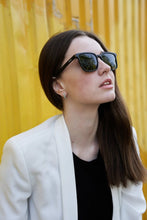 Load image into Gallery viewer, Leo - Black/Light Smoke ليو - اسود/دخاني فاتح