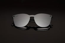 Load image into Gallery viewer, Stuffy خانق - Black / Silver Mirror
